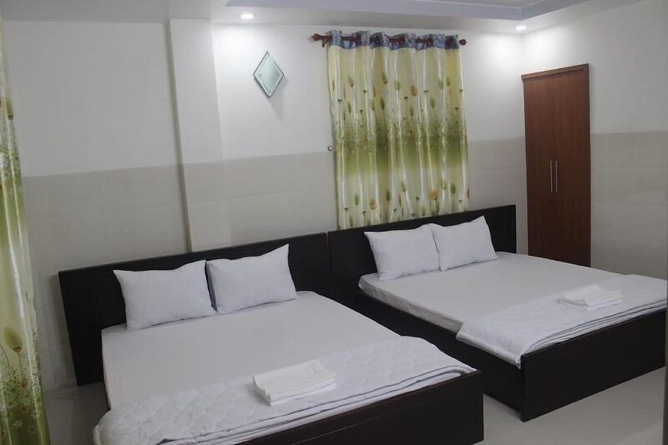 Basic Double Room | Individually furnished, desk, free WiFi, bed sheets