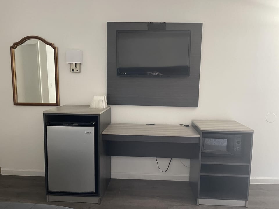 Fridge, microwave