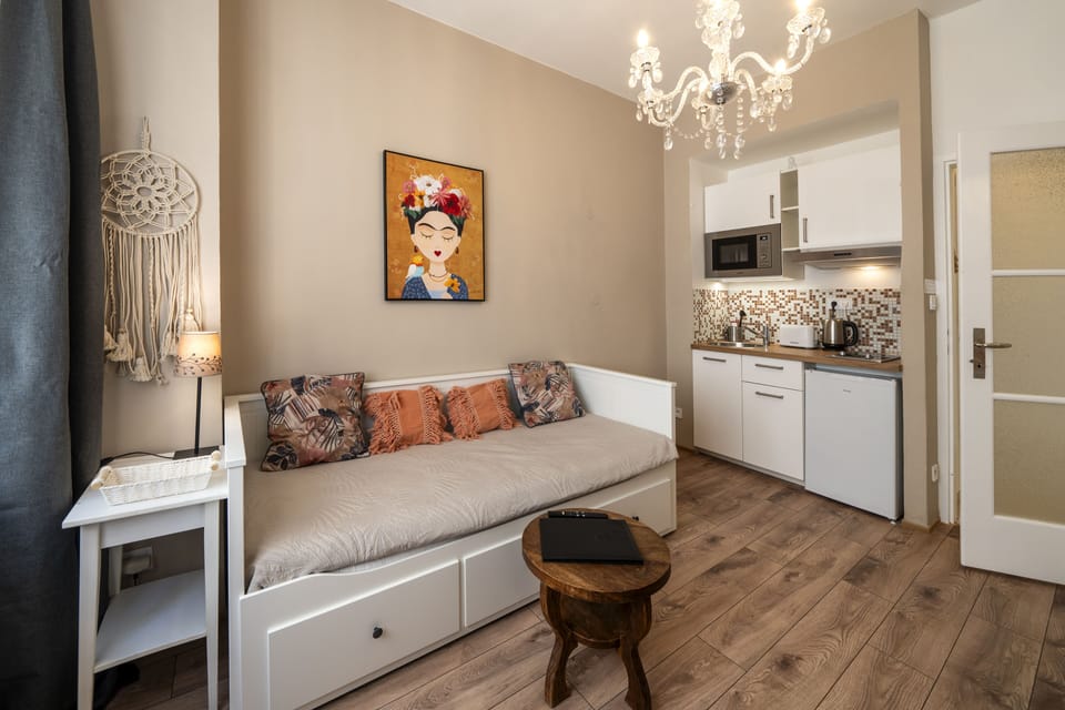 Deluxe Studio Suite, 1 Bedroom | Select Comfort beds, desk, laptop workspace, blackout drapes