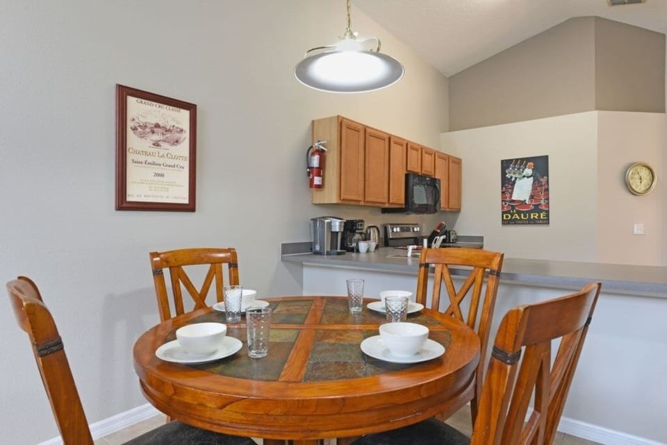 House, 4 Bedrooms | Dining