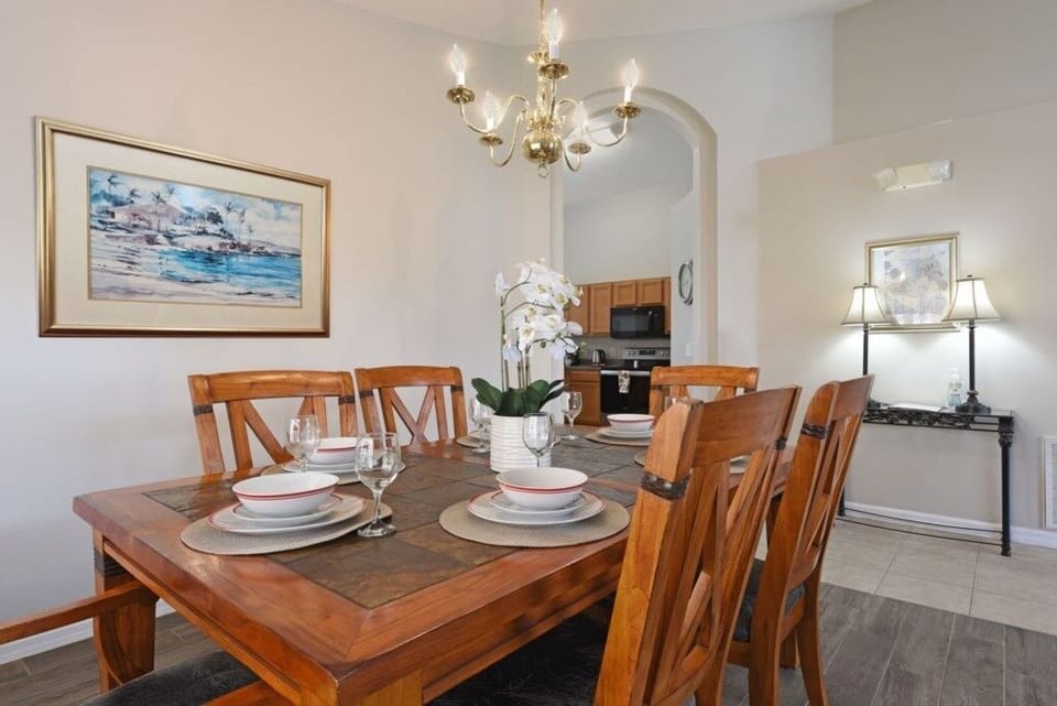 House, 4 Bedrooms | Dining