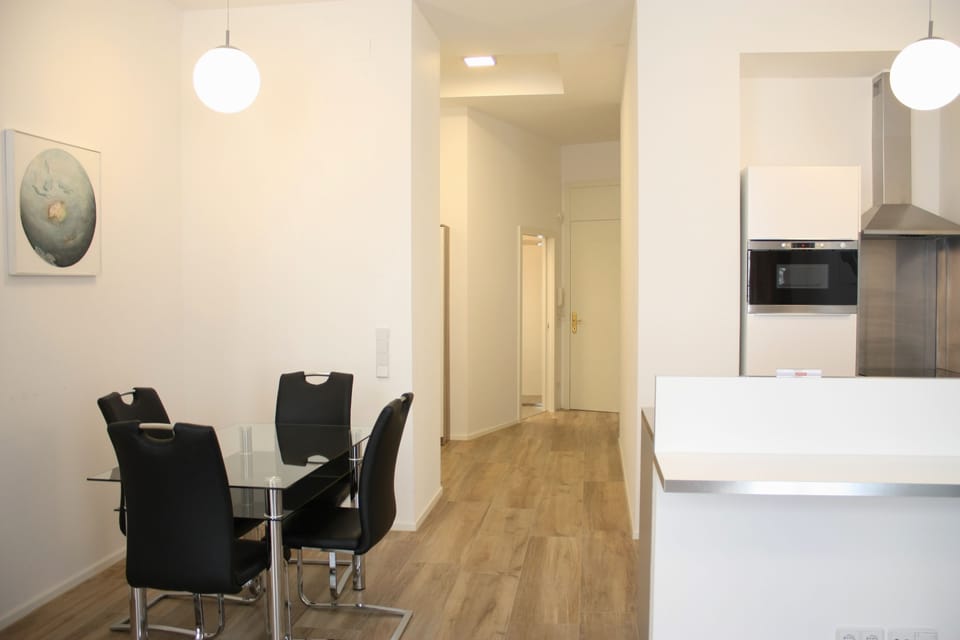 Deluxe Townhome, 1 Bedroom, Kitchen | In-room dining