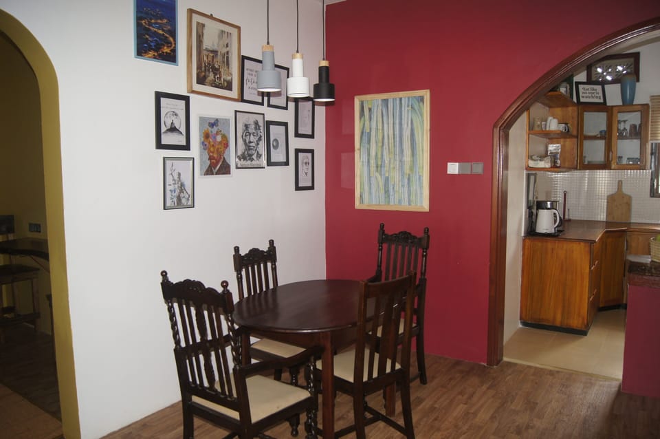 Cozy Dining - Enjoy a meal in this nice nook