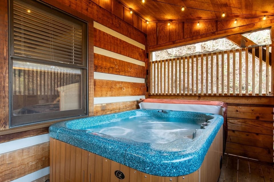 Indoor spa tub
