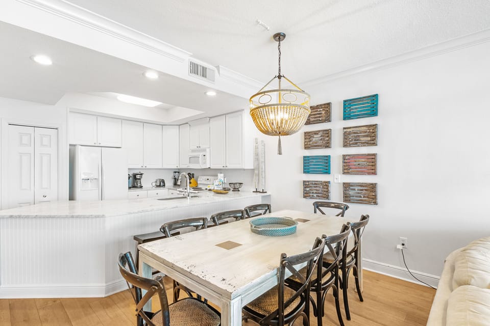 Signature Apartment, 3 Bedrooms, Balcony, Beach View | In-room dining