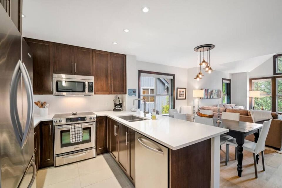 OPEN Concept Living/Kitchen and Dining & Free Coffee and Tea provided for all our guests make this the perfect place for a great meal. OIl, salt, pepper and basic cooking spices provided for your stay