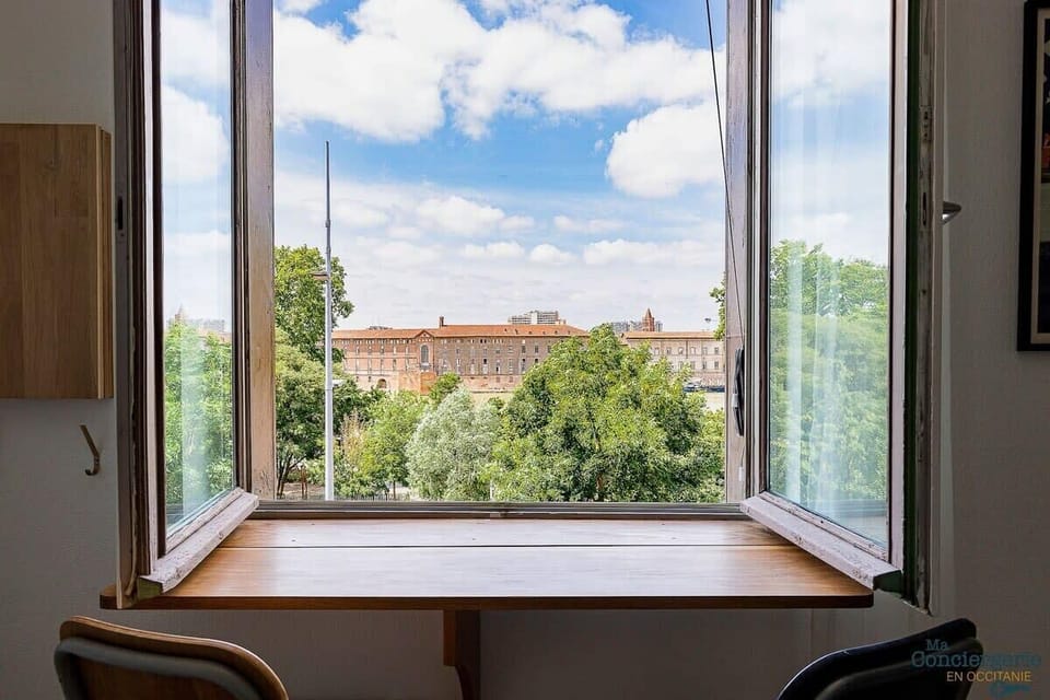 Table rabattable avec une vue sur la garonne