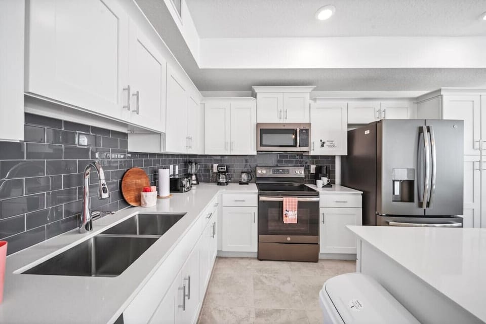 Fully Equipped Kitchen#Disney #Parks #kingdom #springs #StoreyLake #resort #Apartment #Vacation #Rental #waterpark #Kissimmee #Orlando #universal #citywalk