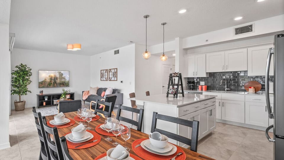 Dining Room#Disney #Parks #kingdom #springs #StoreyLake #resort #Apartment #Vacation #Rental #waterpark #Kissimmee #Orlando #universal #citywalk