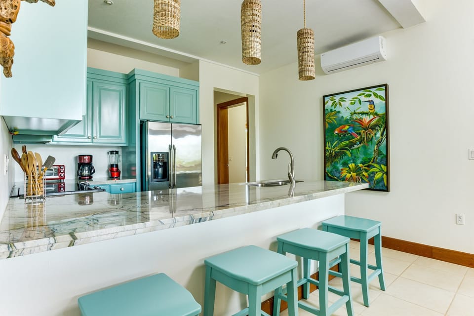 Kitchen & Barstools