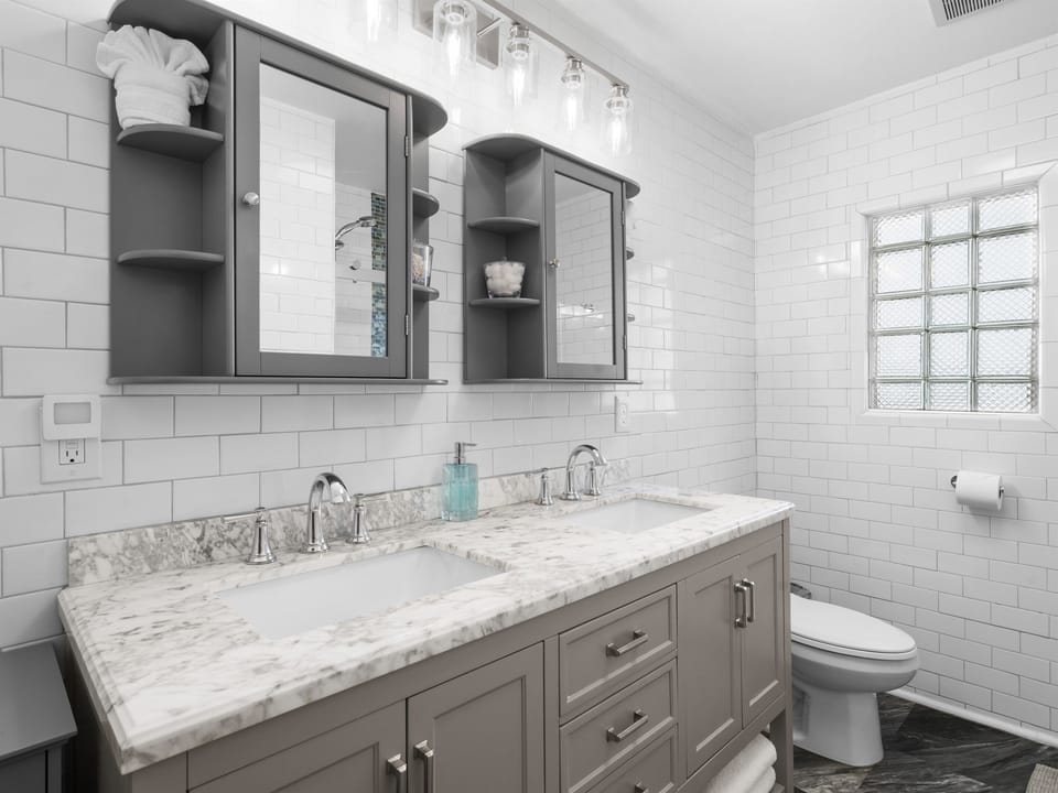Hallway Bathroom With Towels, Shampoo, Conditioner, Body Wash