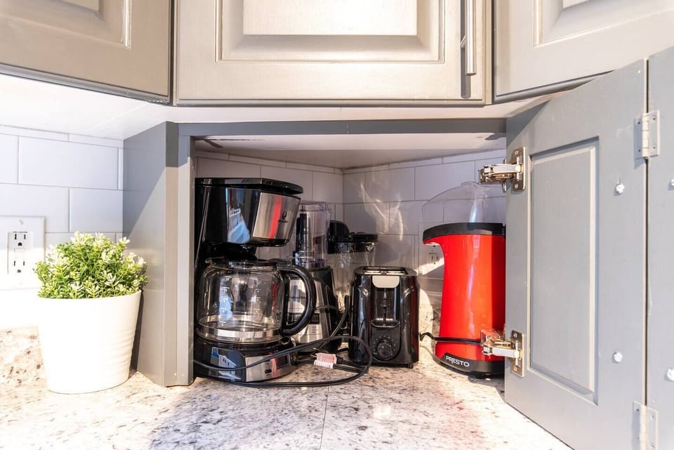 Coffee Maker, Blender, Toaster, Popcorn Maker
