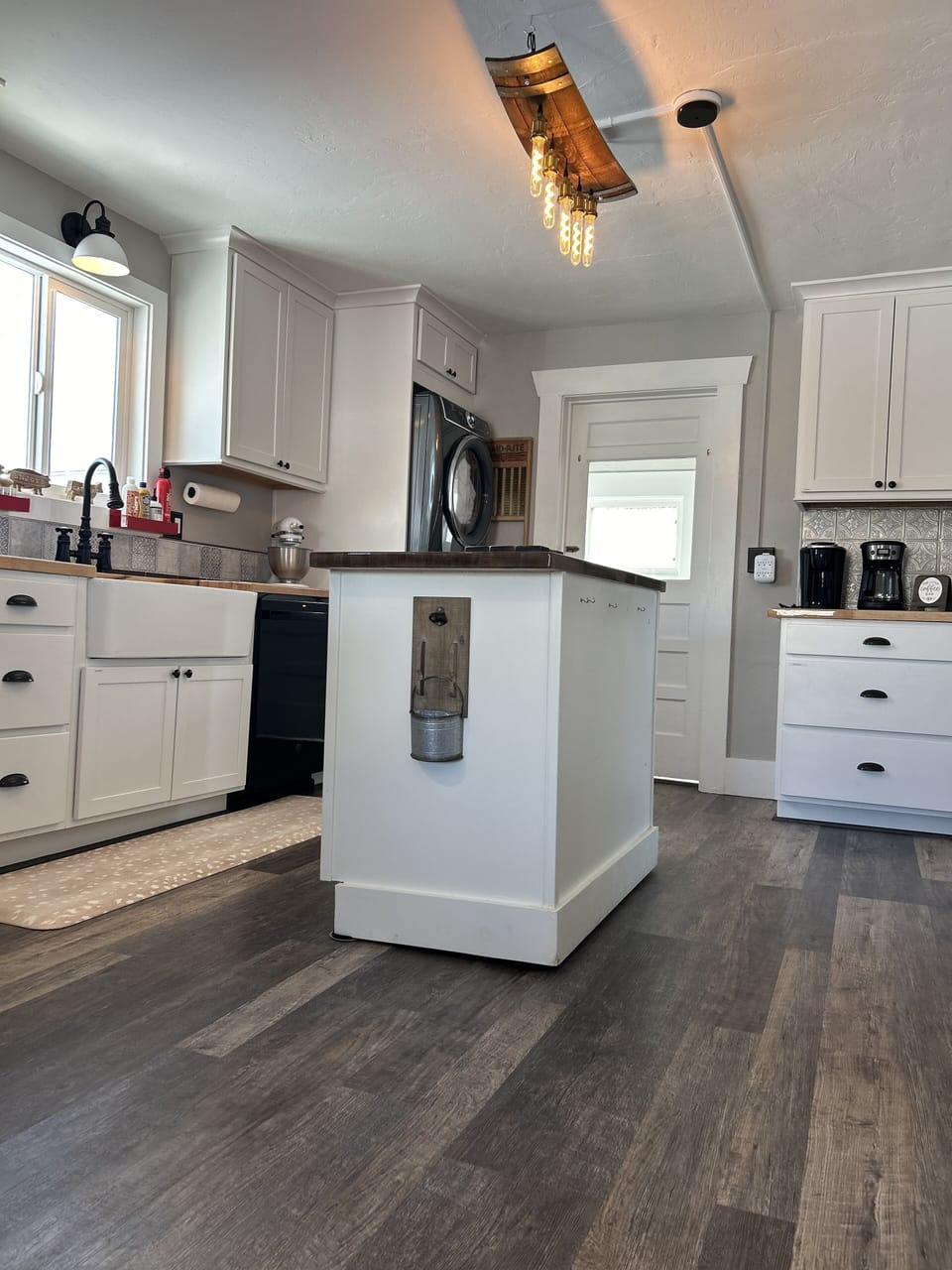 Kitchen Area/Island.