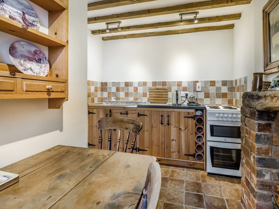 Kitchen/diner | Shepherds Hut - Morrells Wood Farm, Leighton, near Shrewsbury