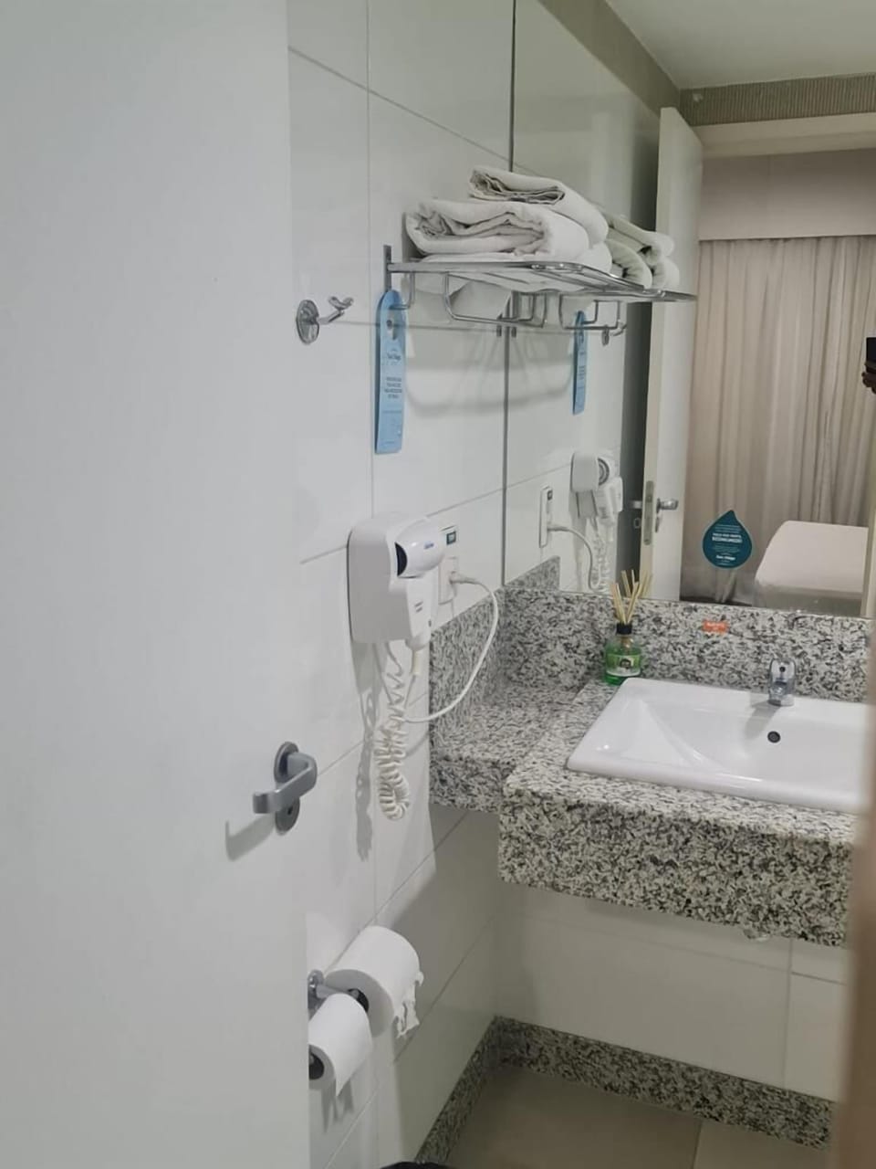 Executive Room, 1 Double Bed | Bathroom | Shower, rainfall showerhead, hair dryer, towels