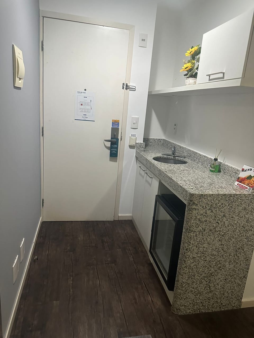 Executive Room, 1 Double Bed | Private kitchen