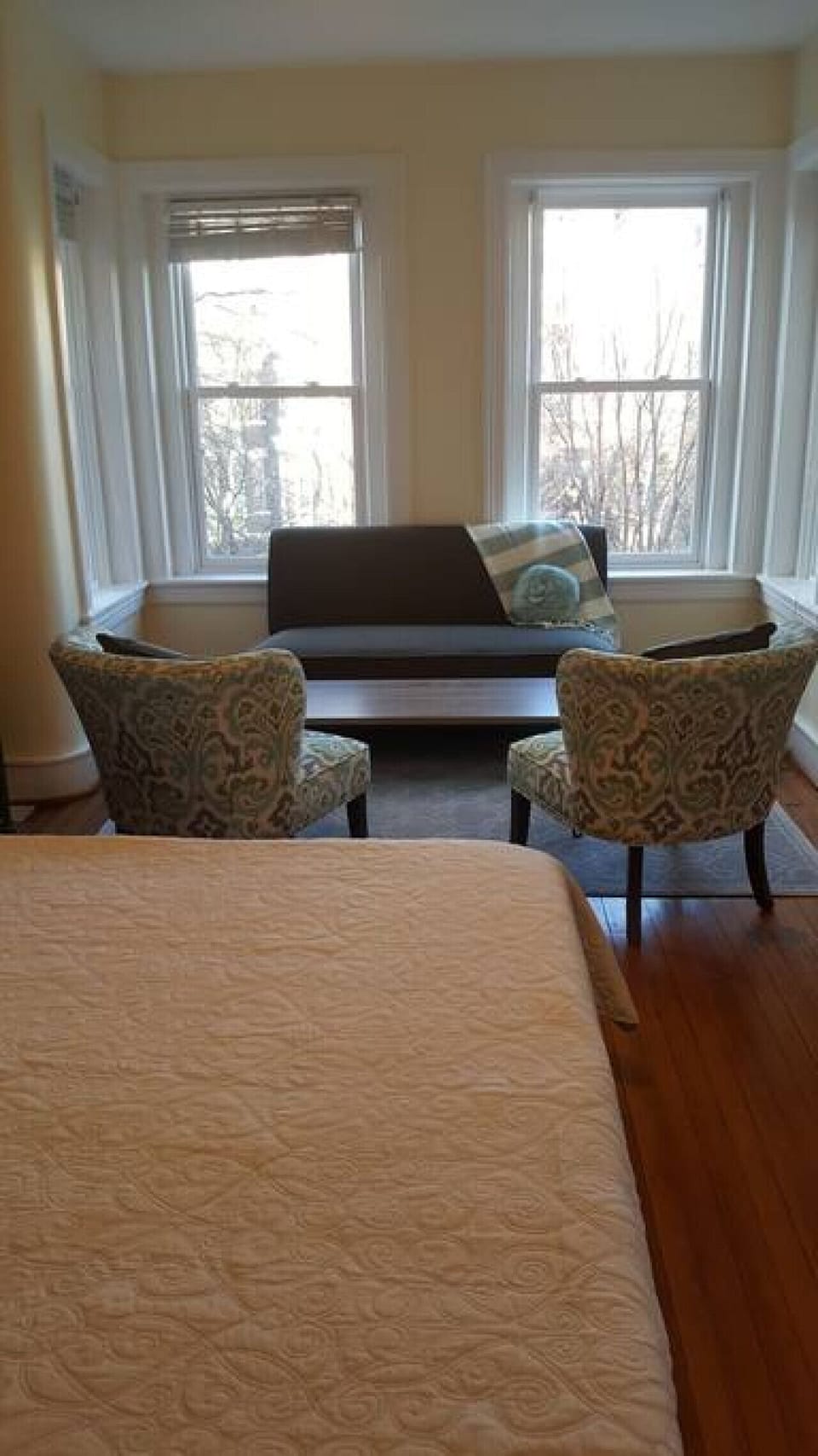 Open and airy studio with plenty of space.