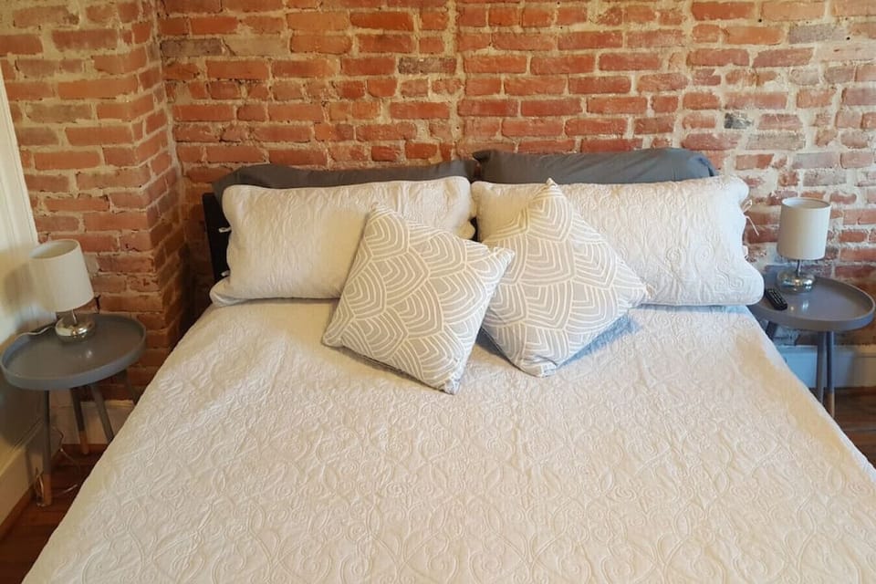 King size bed with 12 inch memory foam mattress