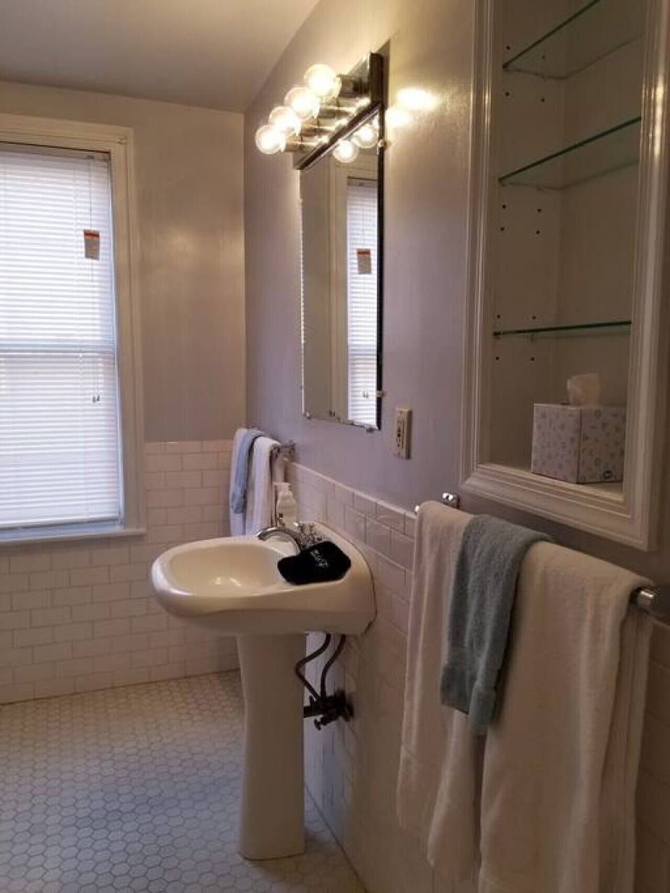 Large three-piece bathroom with lots of light.