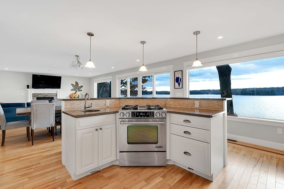 Full kitchen