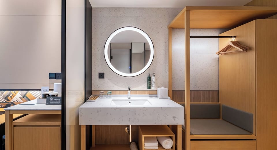 Room, 2 Twin Beds, Mountain View | Premium bedding, down comforters, pillowtop beds, in-room safe