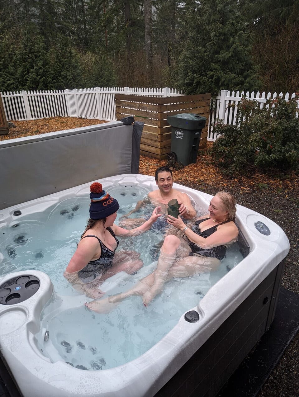 Enjpy the hot tub any time of year, after a hike, hitting the mountain. Relaxation is waiting!