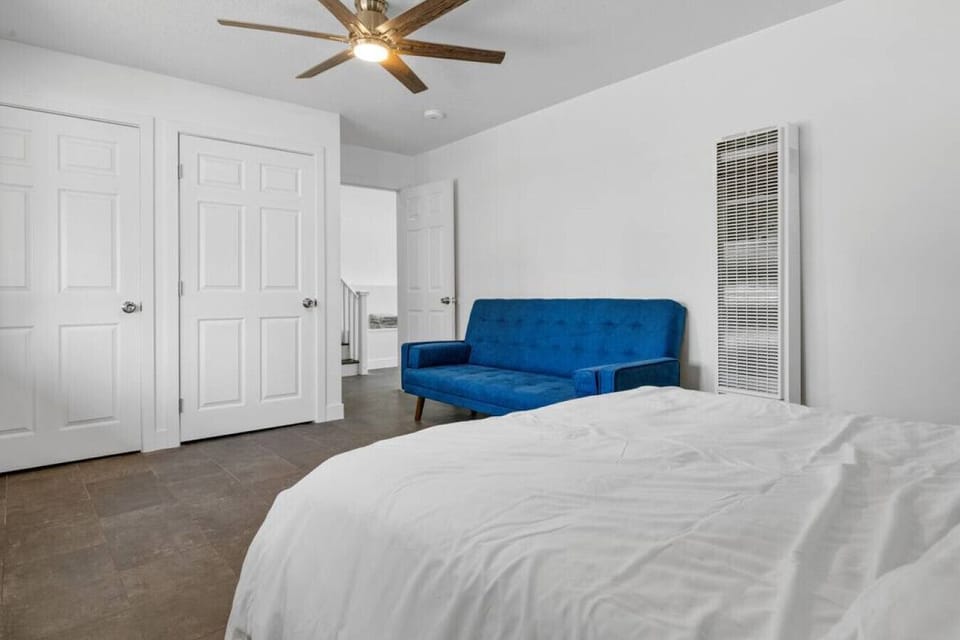 Queen size bed and Queen size futon located in the fifth bedroom.