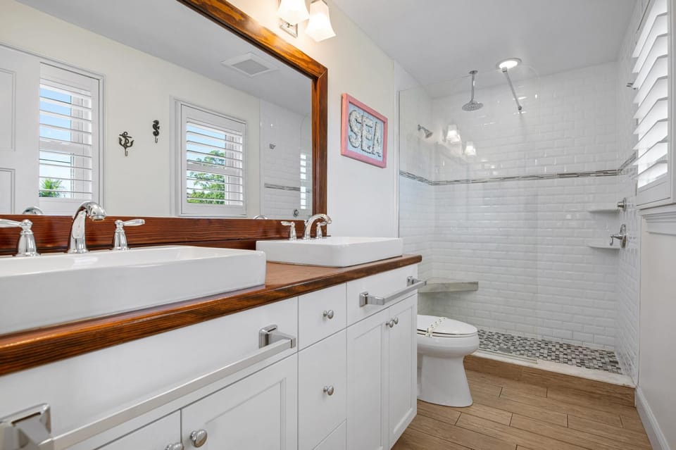Private bath with double vanity