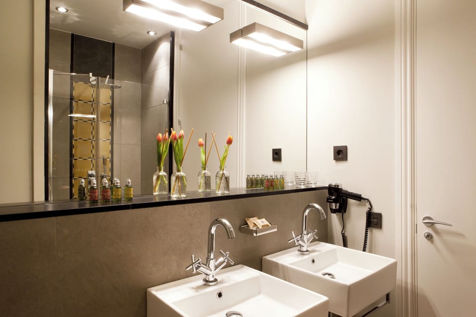 Standard Double Room, Balcony, City View | Bathroom | Shower, free toiletries, hair dryer, slippers