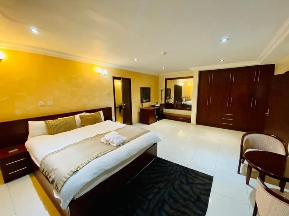 Deluxe Room | 1 bedroom, in-room safe, individually decorated, individually furnished