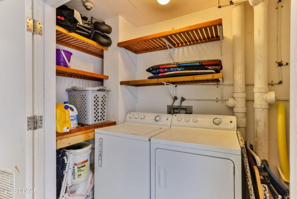 Free washer and dryer for unit 303 in haul. Is not shared