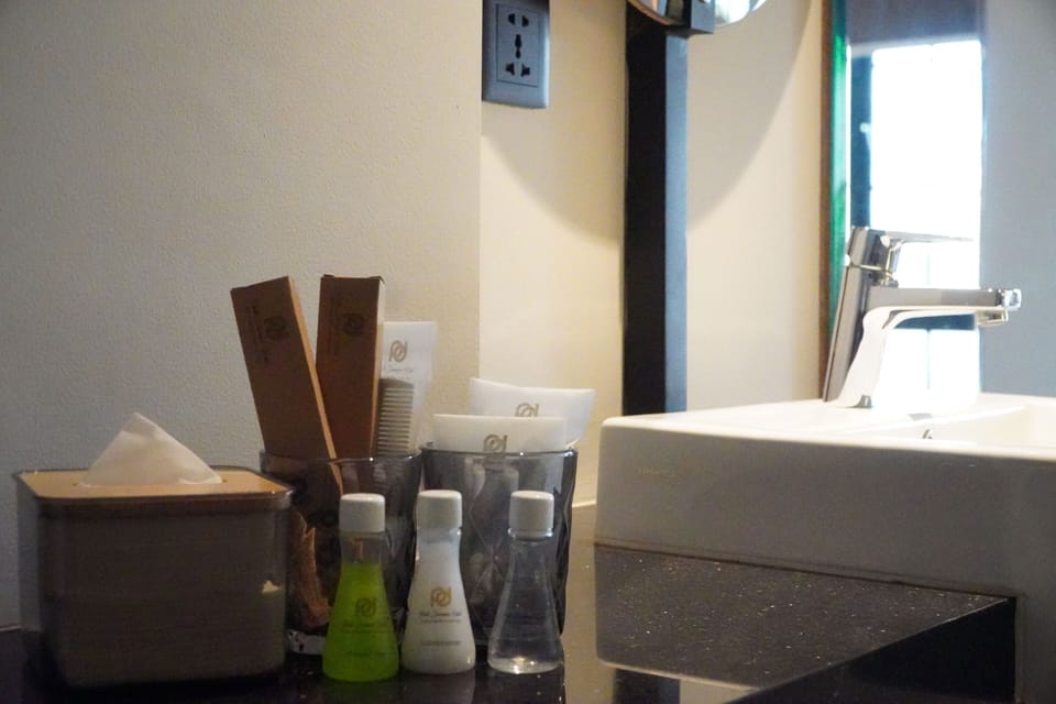 Superior Twin Room, 2 Bedrooms, Non Smoking | Bathroom | Shower, rainfall showerhead, free toiletries, slippers
