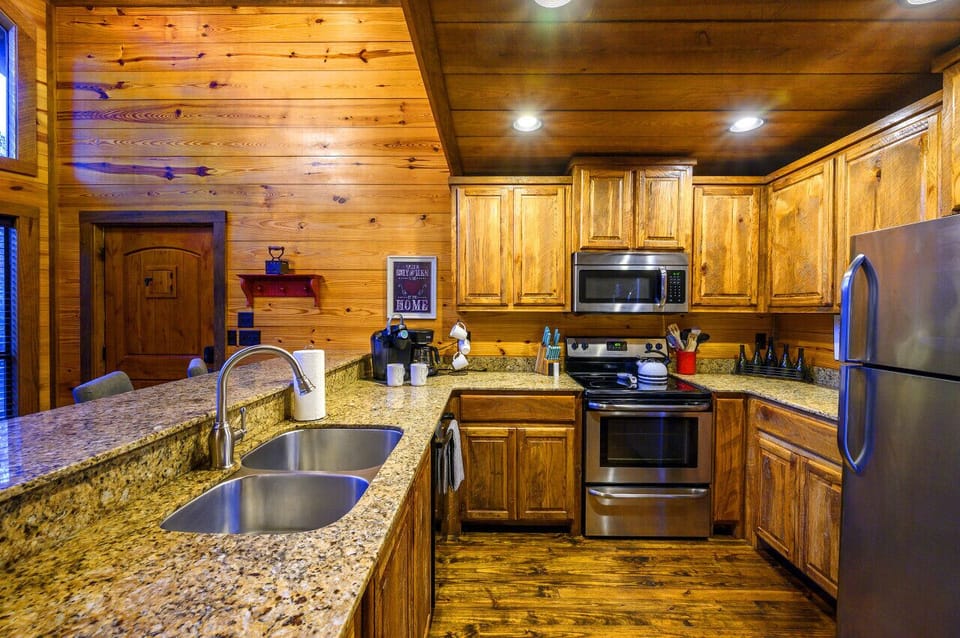 Delight in the ease of Daydreams Chalet`s fully-equipped kitchen, ideal for effortlessly cook your favorite meals.