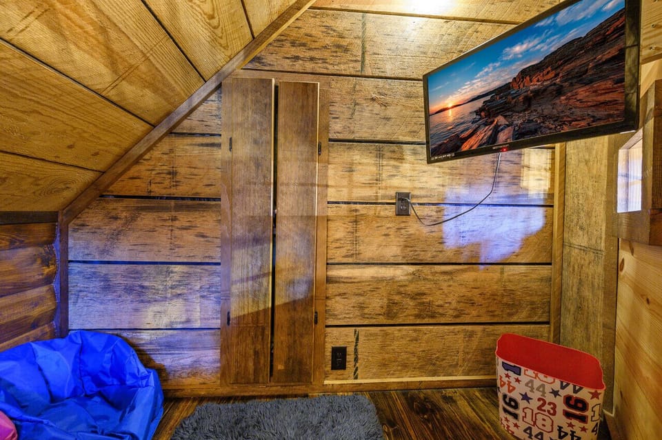 Daydream Chalet kid`s playroom.