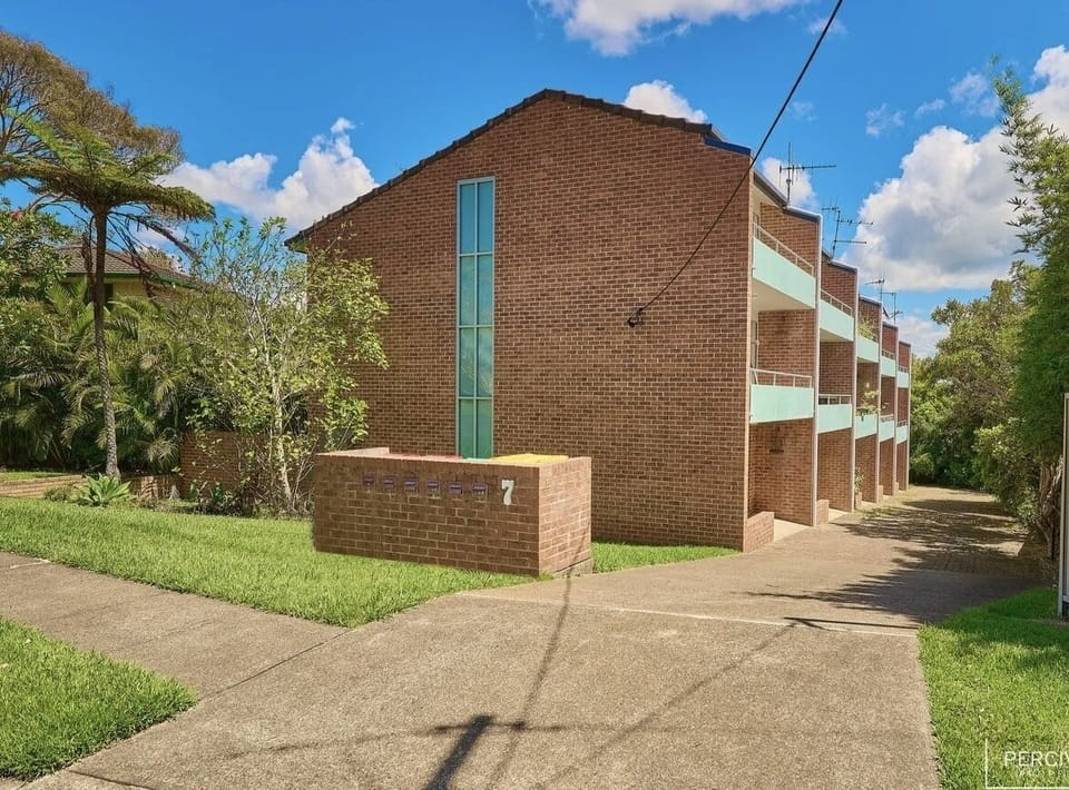 Unit complex, only 5 units in total