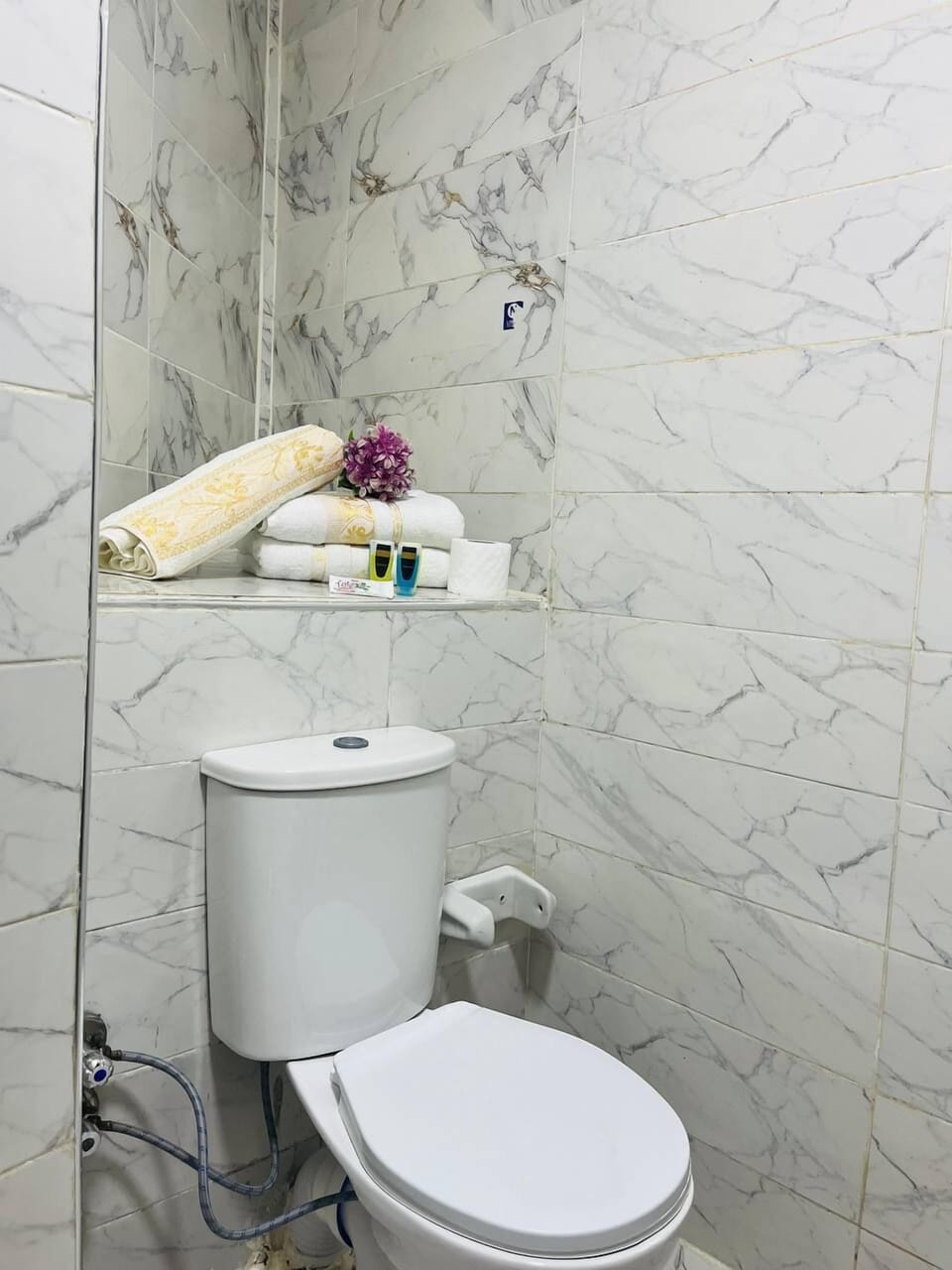 Shower, rainfall showerhead, free toiletries, hair dryer