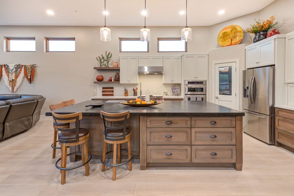 Comfort House | Private kitchen | Fridge, microwave, oven, stovetop