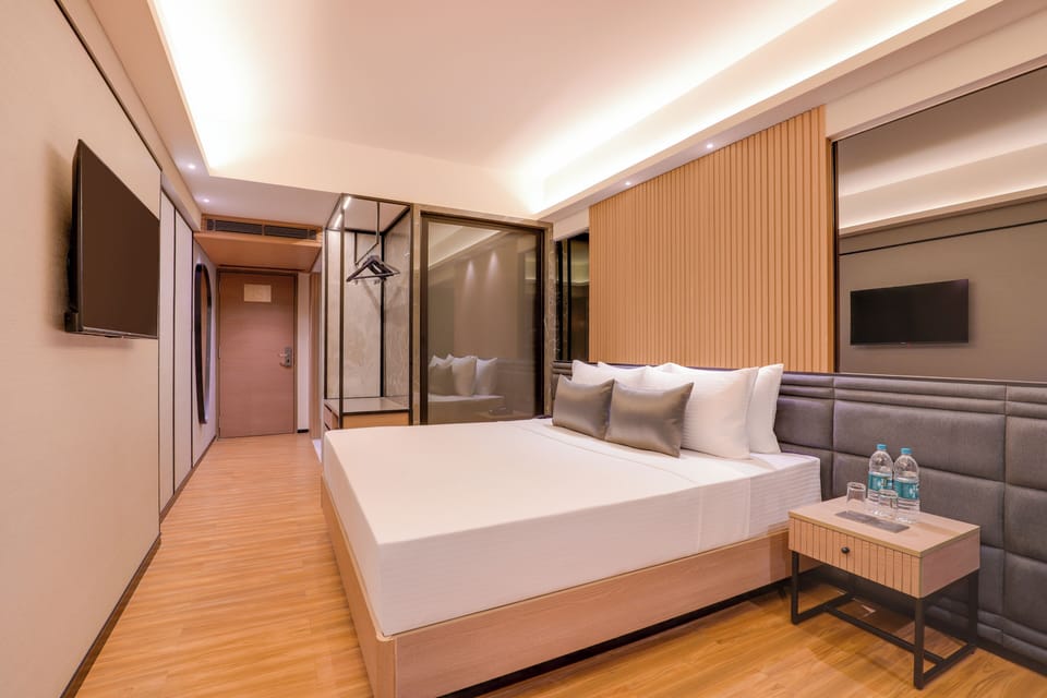 Business Room | Minibar, desk, laptop workspace, free WiFi