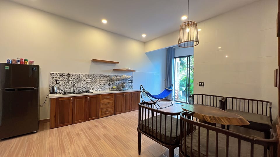 Executive Studio Suite | Private kitchen | Fridge, stovetop, electric kettle, rice cooker