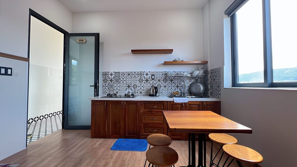 Deluxe Double Room | Private kitchen | Fridge, stovetop, electric kettle, rice cooker