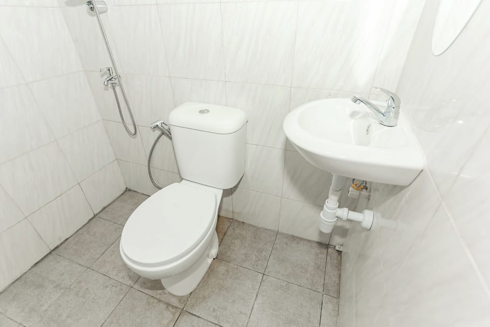 Standard Double Room | Bathroom | Shower, towels