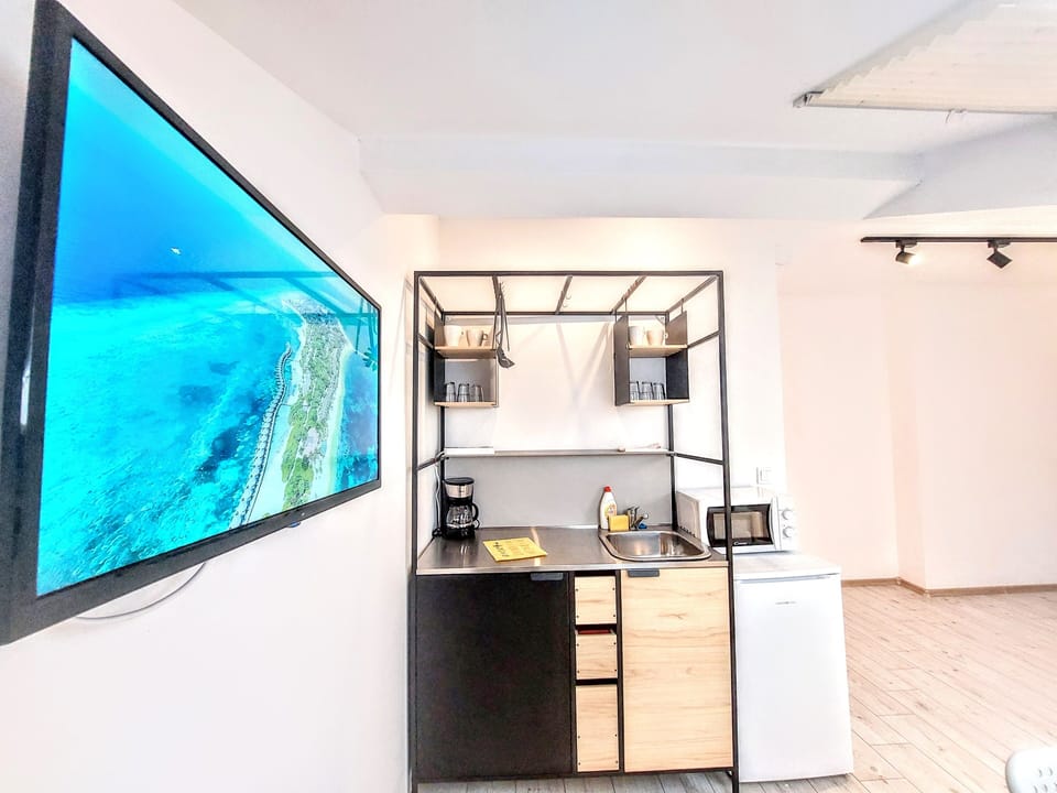 Club Suite | Free WiFi, bed sheets