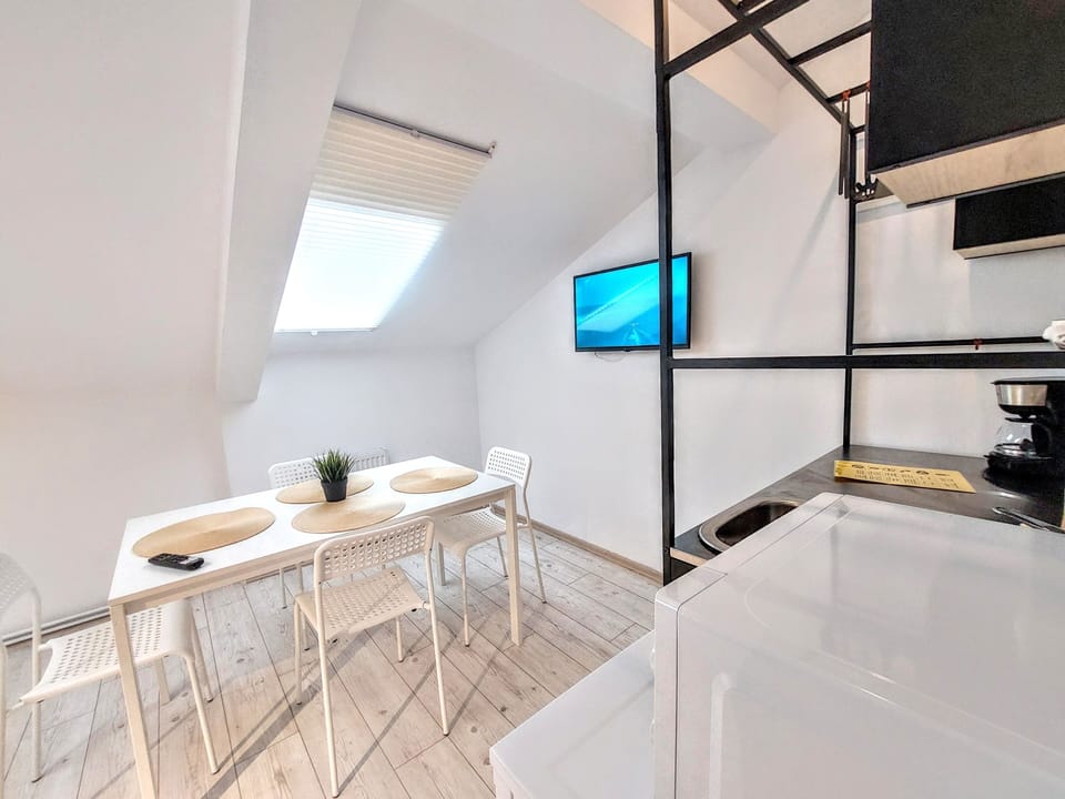 Club Suite | Free WiFi, bed sheets