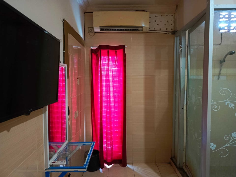 Standard Double Room | Laptop workspace, WiFi (free), bed sheets