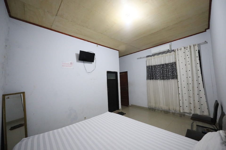 Standard Double Room | Laptop workspace, WiFi (free), bed sheets