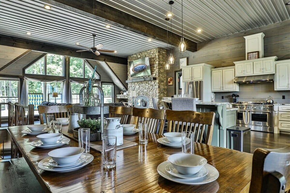 Dining for 8