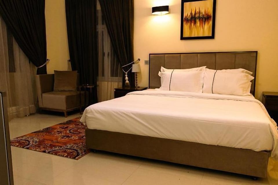 Gallery Room | 1 bedroom, in-room safe, free WiFi