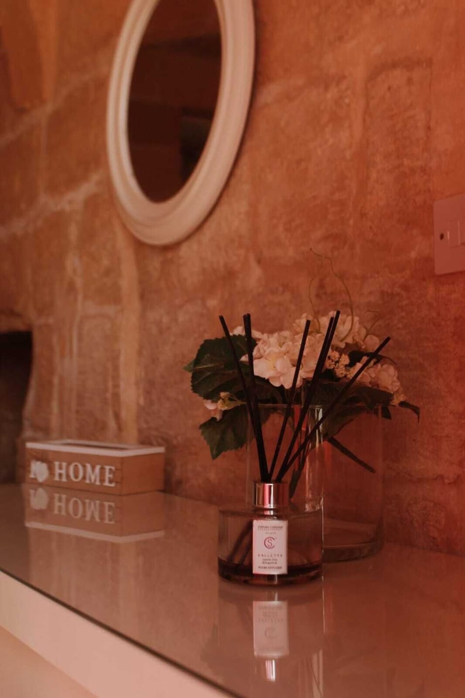 Basic Studio | Desk, iron/ironing board, free WiFi