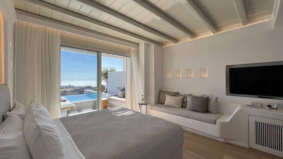 1 bedroom, pillowtop beds, minibar, in-room safe