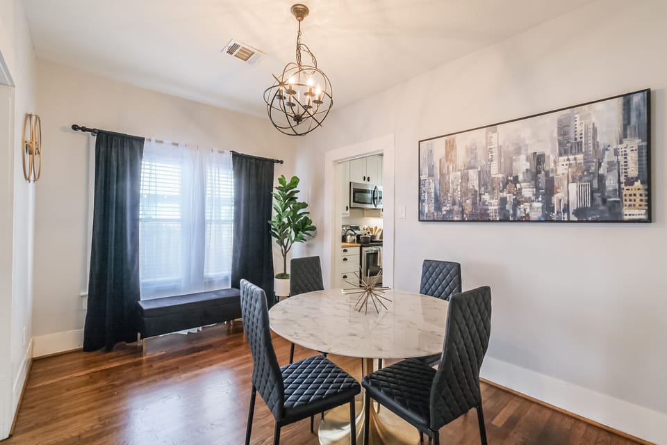 Dining area seats 4